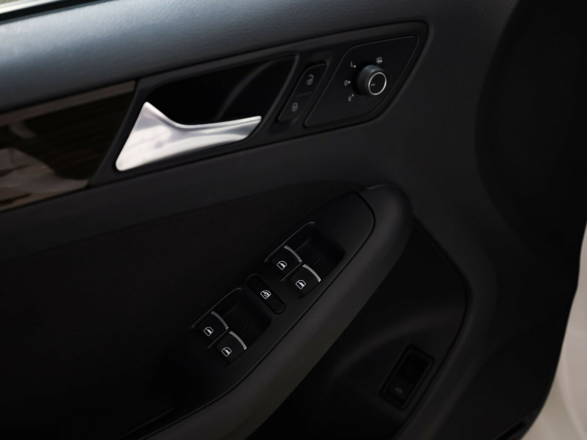 Volkswagen Jetta с пробегом — 2015 год. Фото: #10