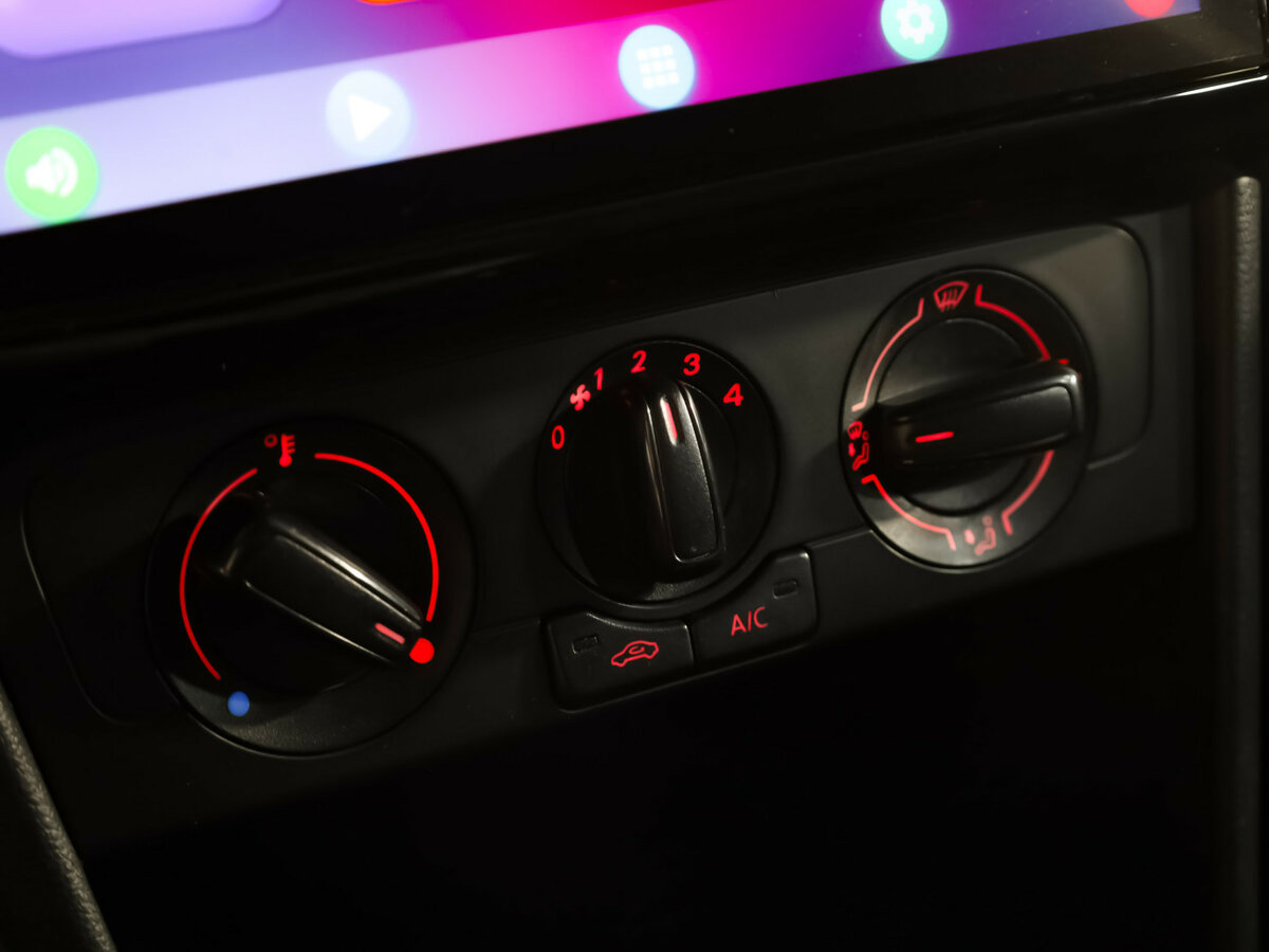 Volkswagen Polo с пробегом — 2018 год. Фото: #12