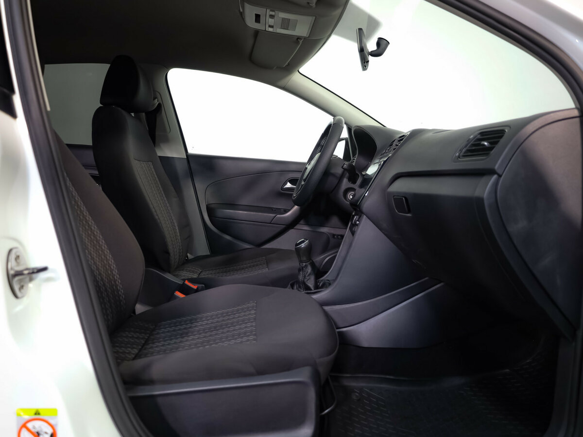 Volkswagen Polo с пробегом — 2018 год. Фото: #14