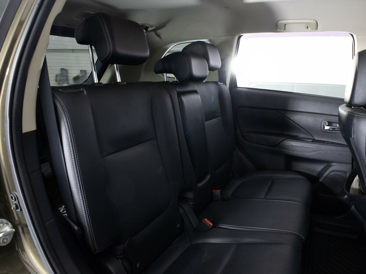 Mitsubishi Outlander с пробегом — 2016 год. Фото: #13