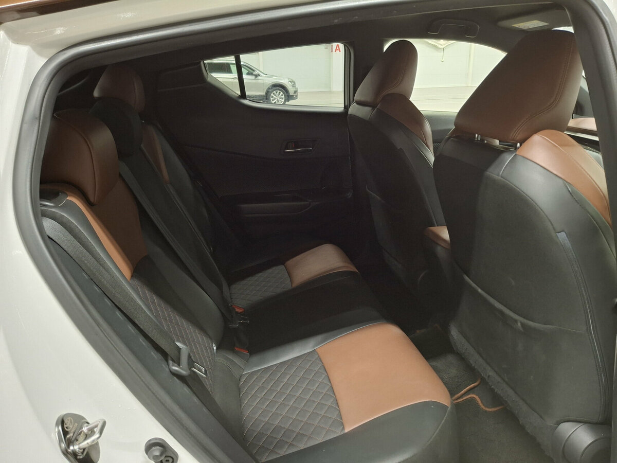 Toyota C-HR с пробегом — 2019 год. Фото: #11