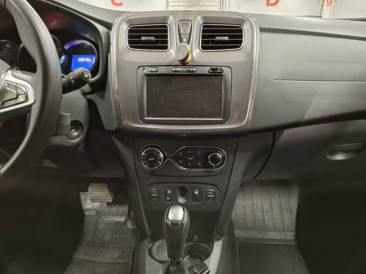 Renault Sandero с пробегом — 2018 год. Фото: #14