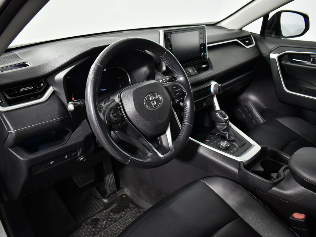 Toyota RAV4 с пробегом — 2019 год. Фото: #8