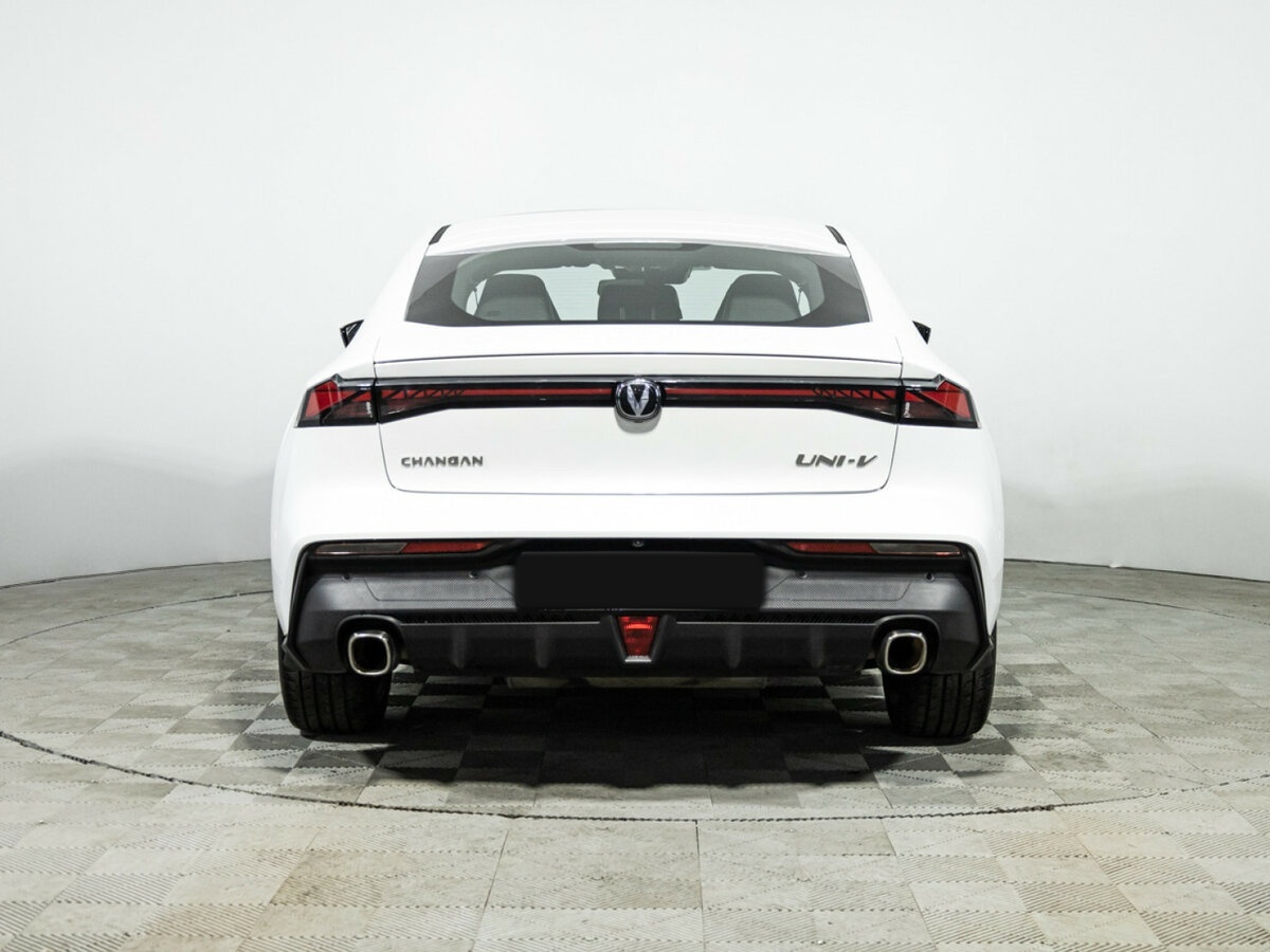 Changan UNI-V с пробегом — 2024 год. Фото: #5