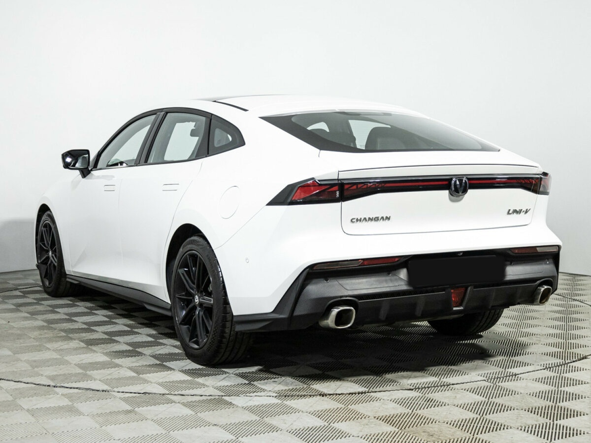 Changan UNI-V с пробегом — 2024 год. Фото: #6