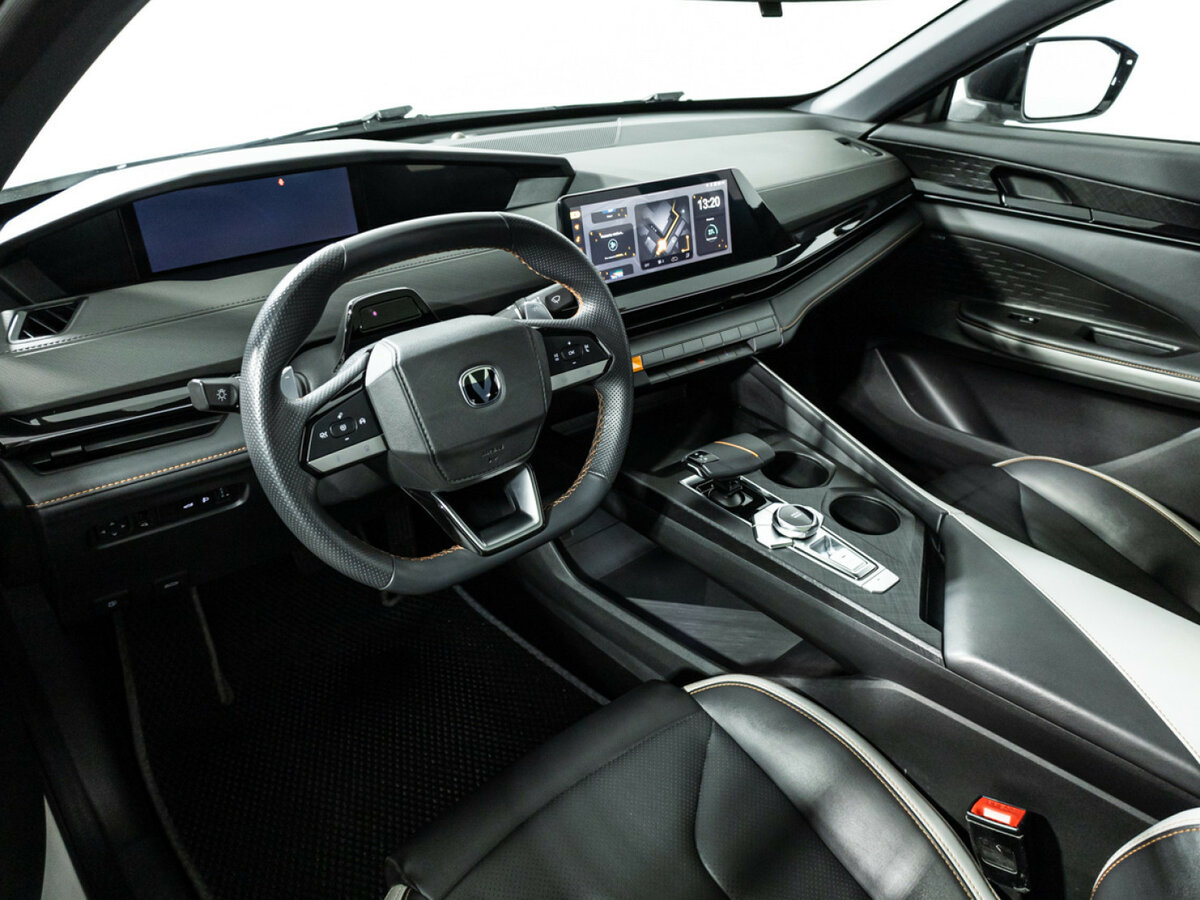 Changan UNI-V с пробегом — 2024 год. Фото: #10