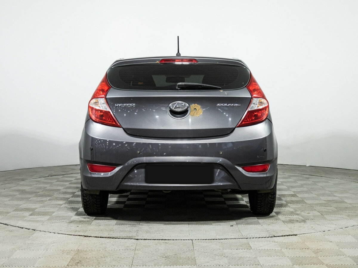 Hyundai Solaris с пробегом — 2012 год. Фото: #5