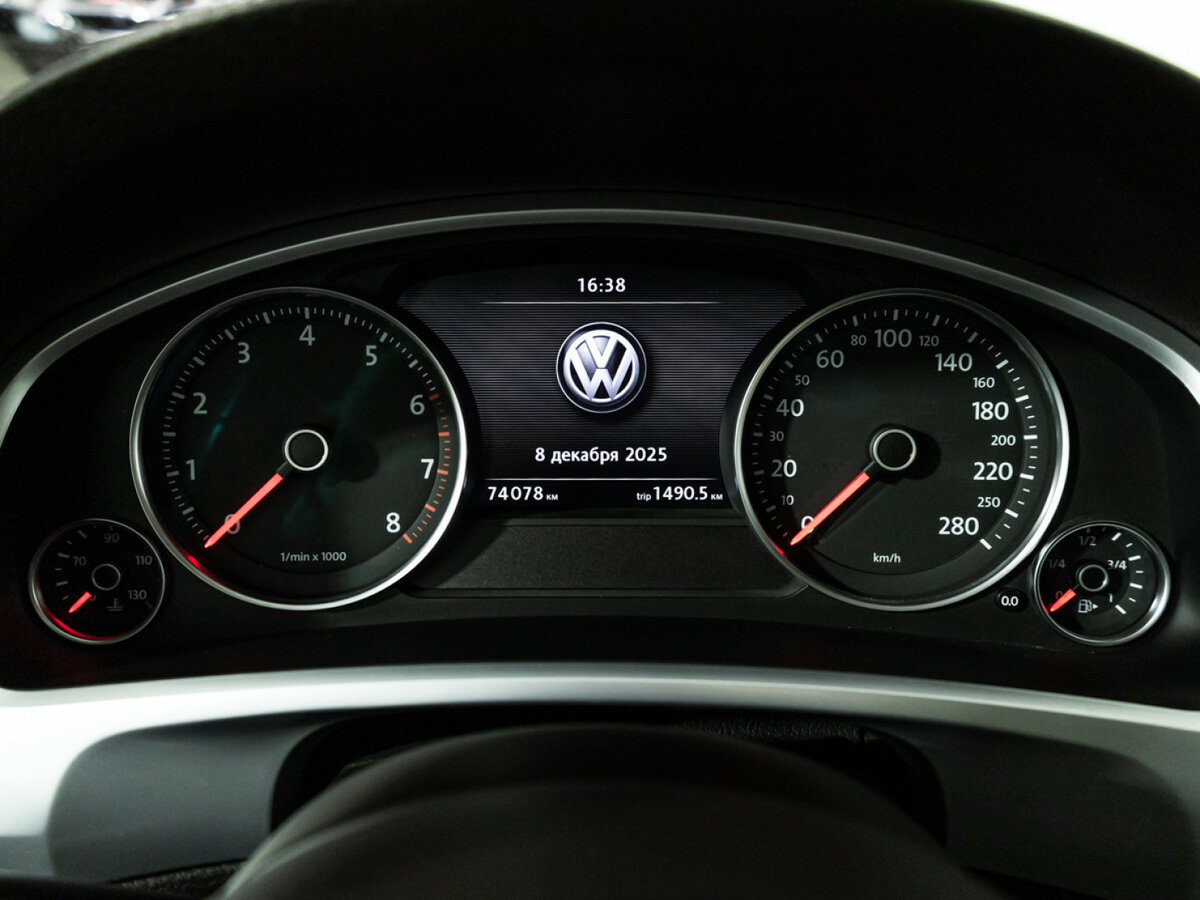 Volkswagen Touareg с пробегом — 2013 год. Фото: #9