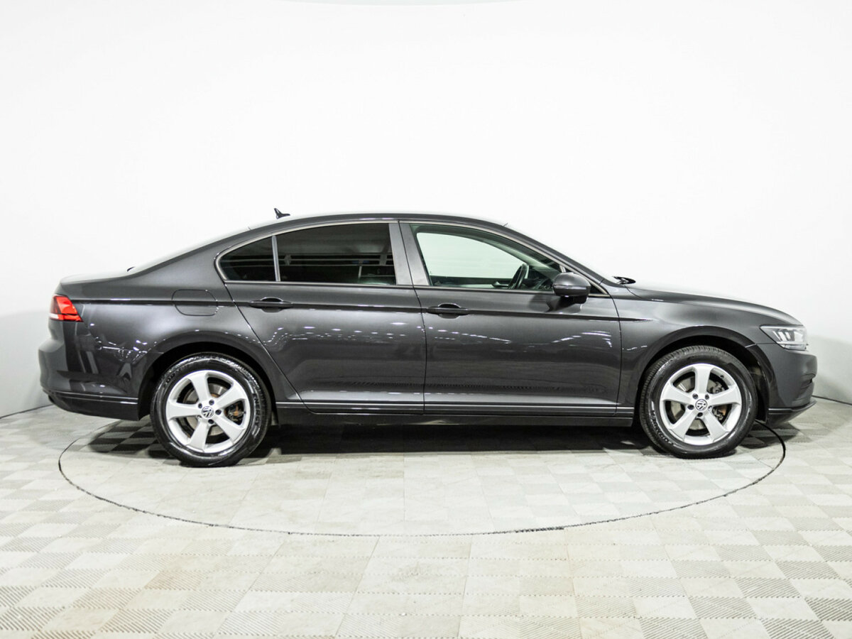 Volkswagen Passat с пробегом — 2021 год. Фото: #3