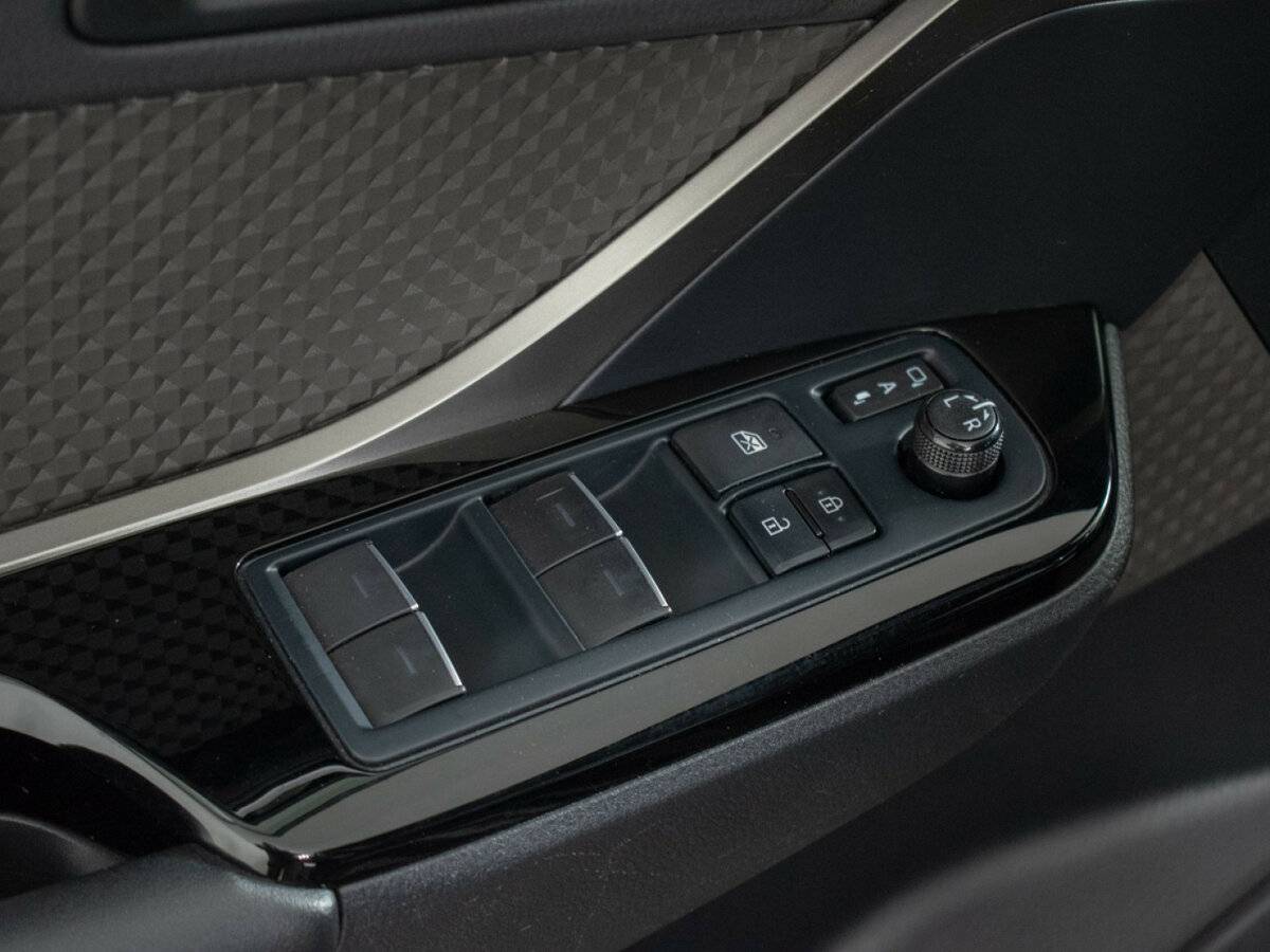 Toyota C-HR с пробегом — 2020 год. Фото: #12