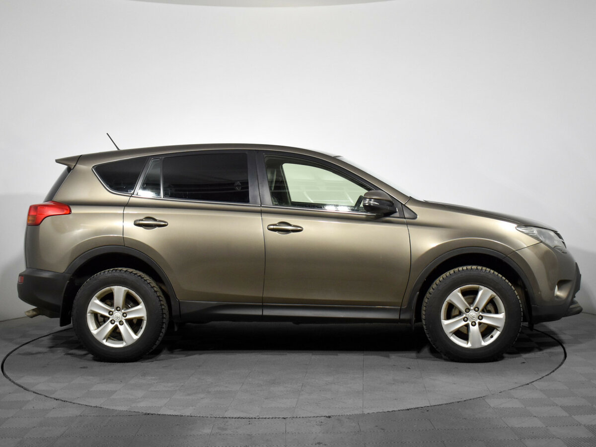 Toyota RAV4 с пробегом — 2013 год. Фото: #3