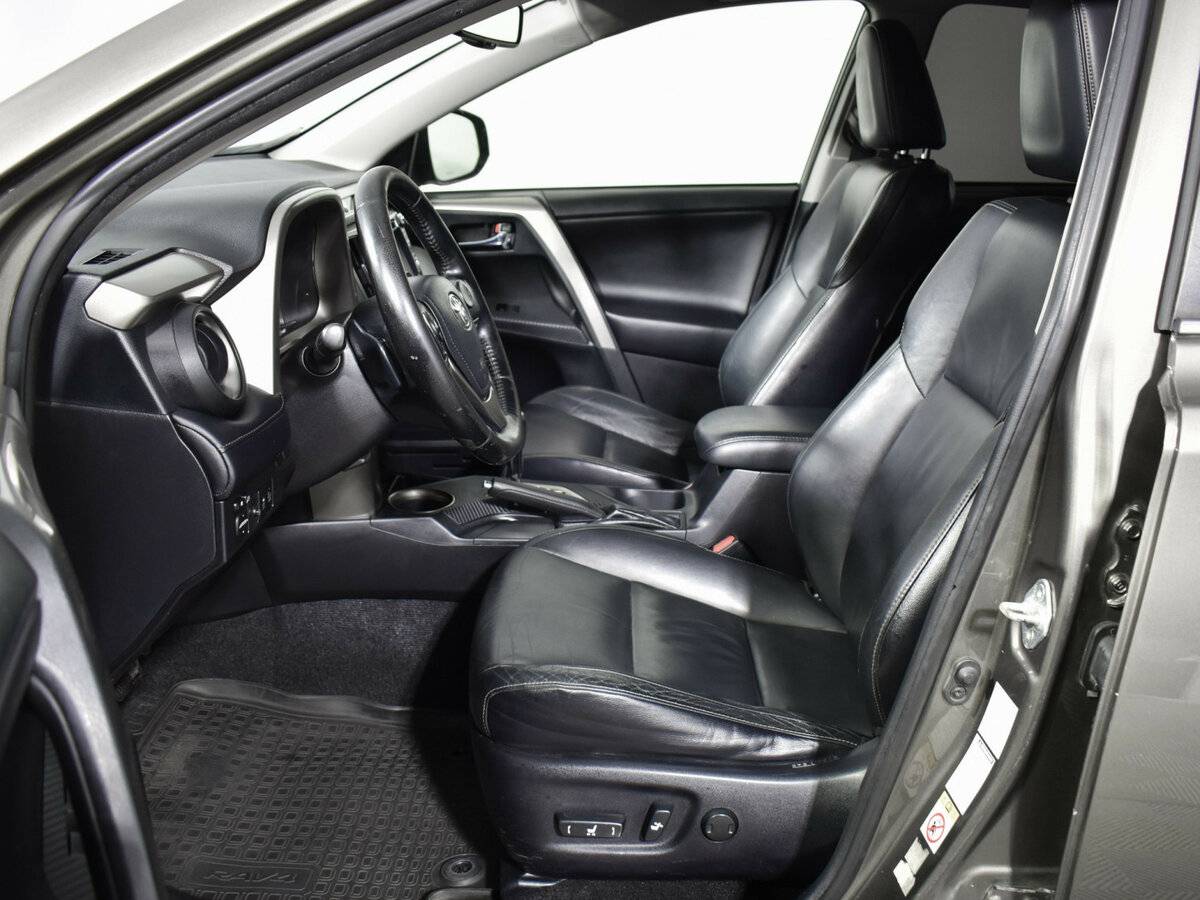 Toyota RAV4 с пробегом — 2013 год. Фото: #9