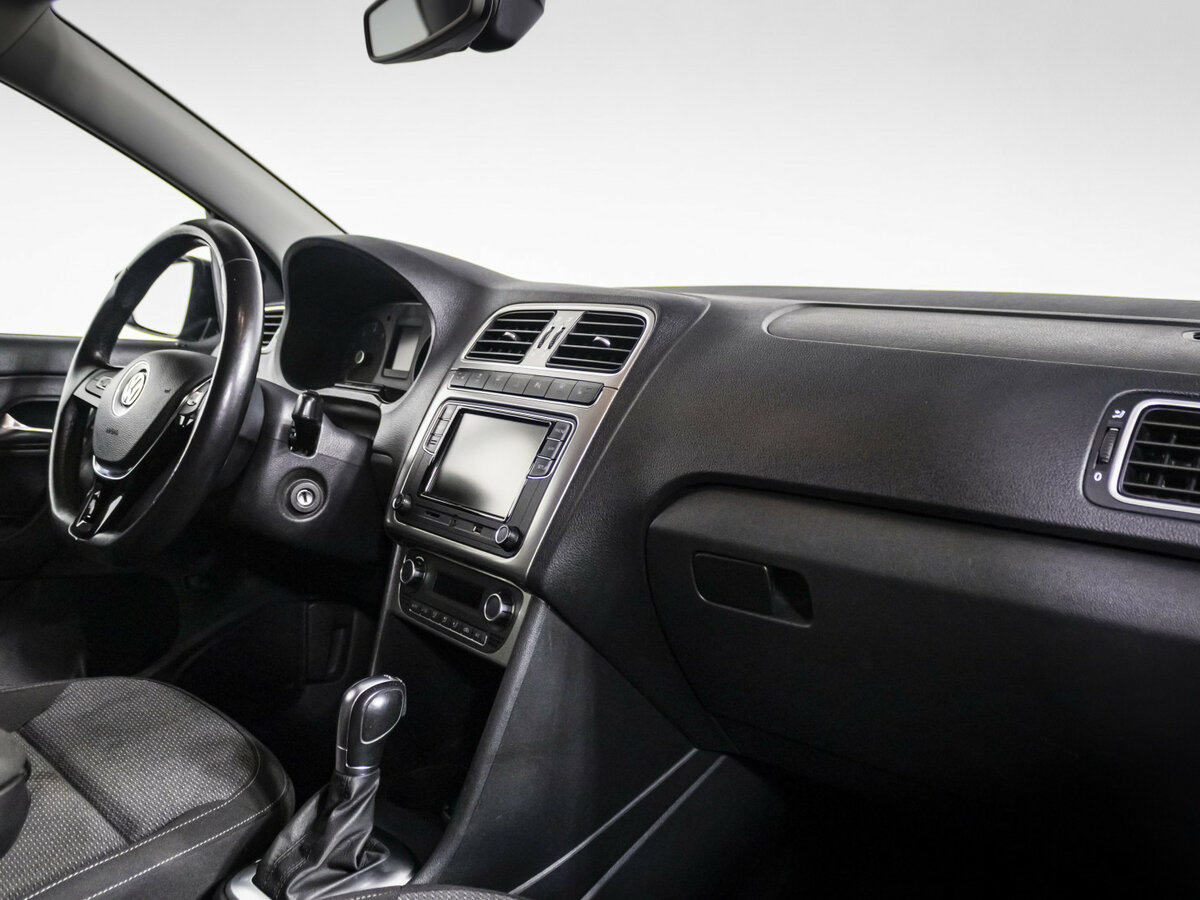 Volkswagen Polo с пробегом — 2018 год. Фото: #8