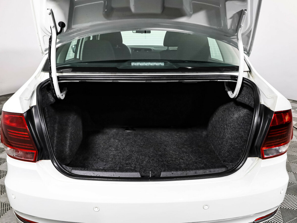 Volkswagen Polo с пробегом — 2018 год. Фото: #13