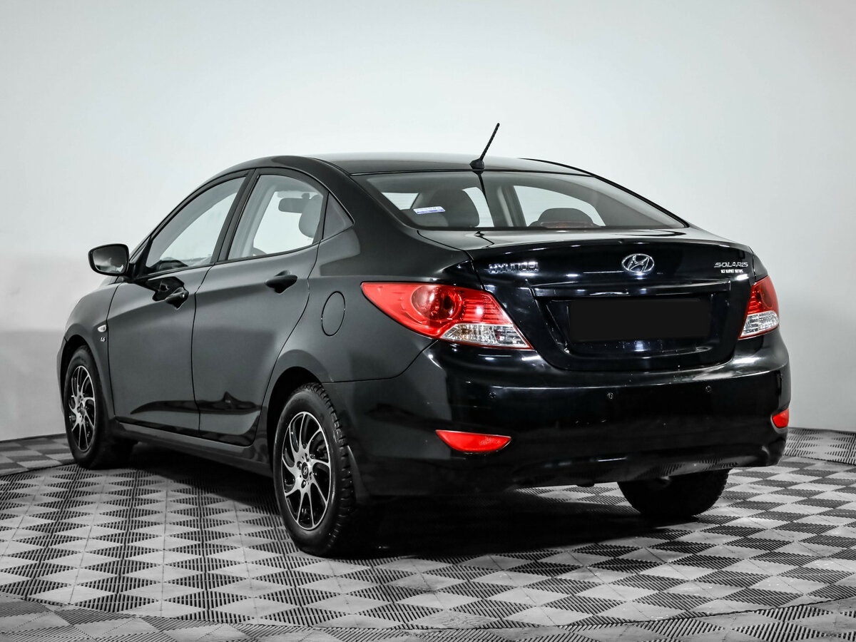 Hyundai Solaris с пробегом — 2013 год. Фото: #6