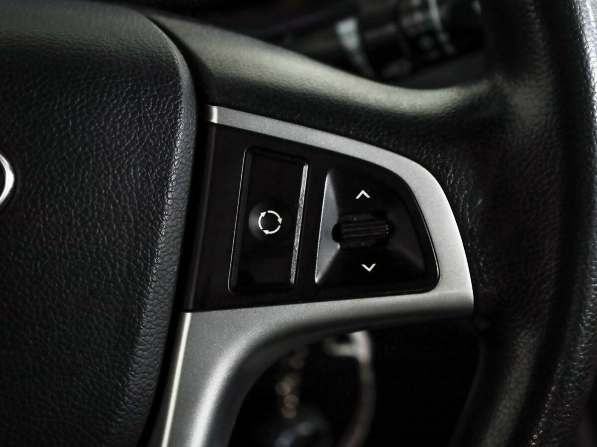 Hyundai Solaris с пробегом — 2013 год. Фото: #11