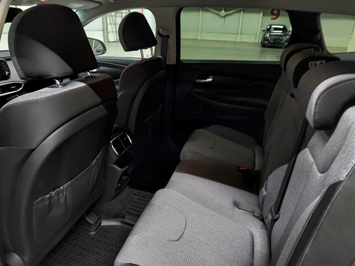 Hyundai Santa Fe с пробегом — 2019 год. Фото: #11