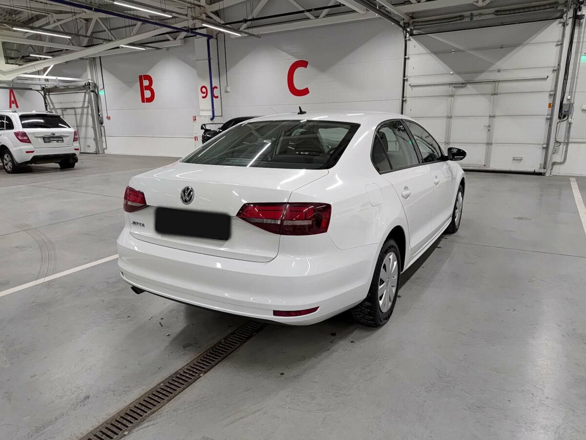 Volkswagen Jetta с пробегом — 2016 год. Фото: #4