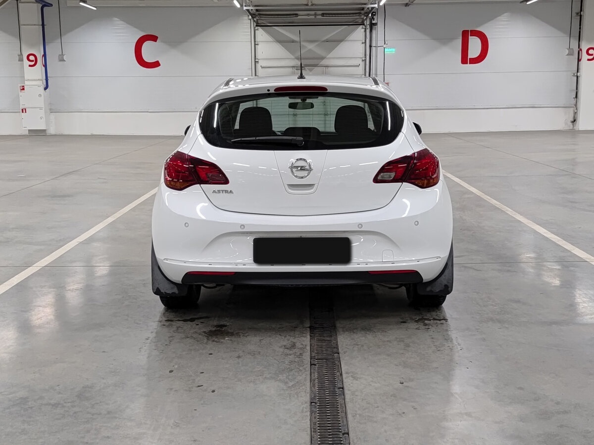 Opel Astra с пробегом — 2013 год. Фото: #5