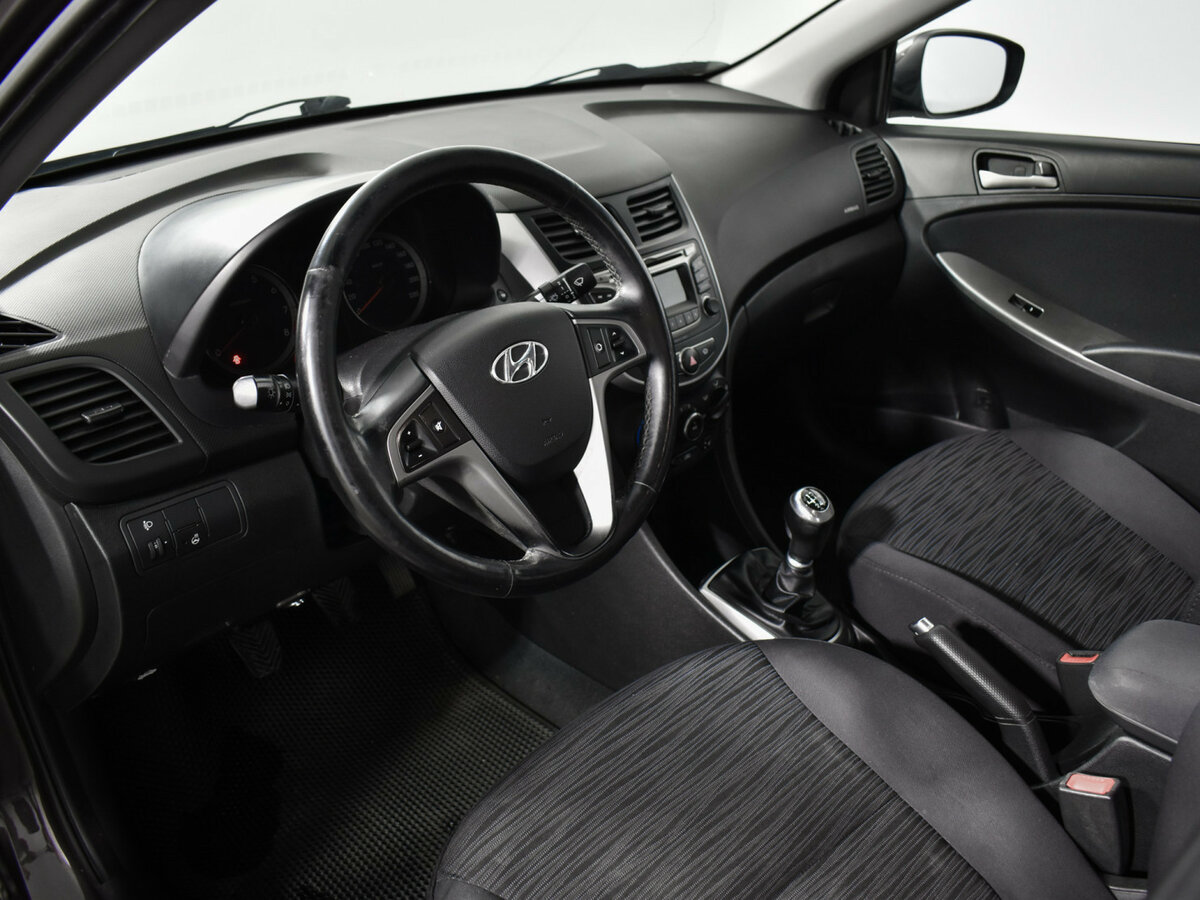 Hyundai Solaris с пробегом — 2016 год. Фото: #8