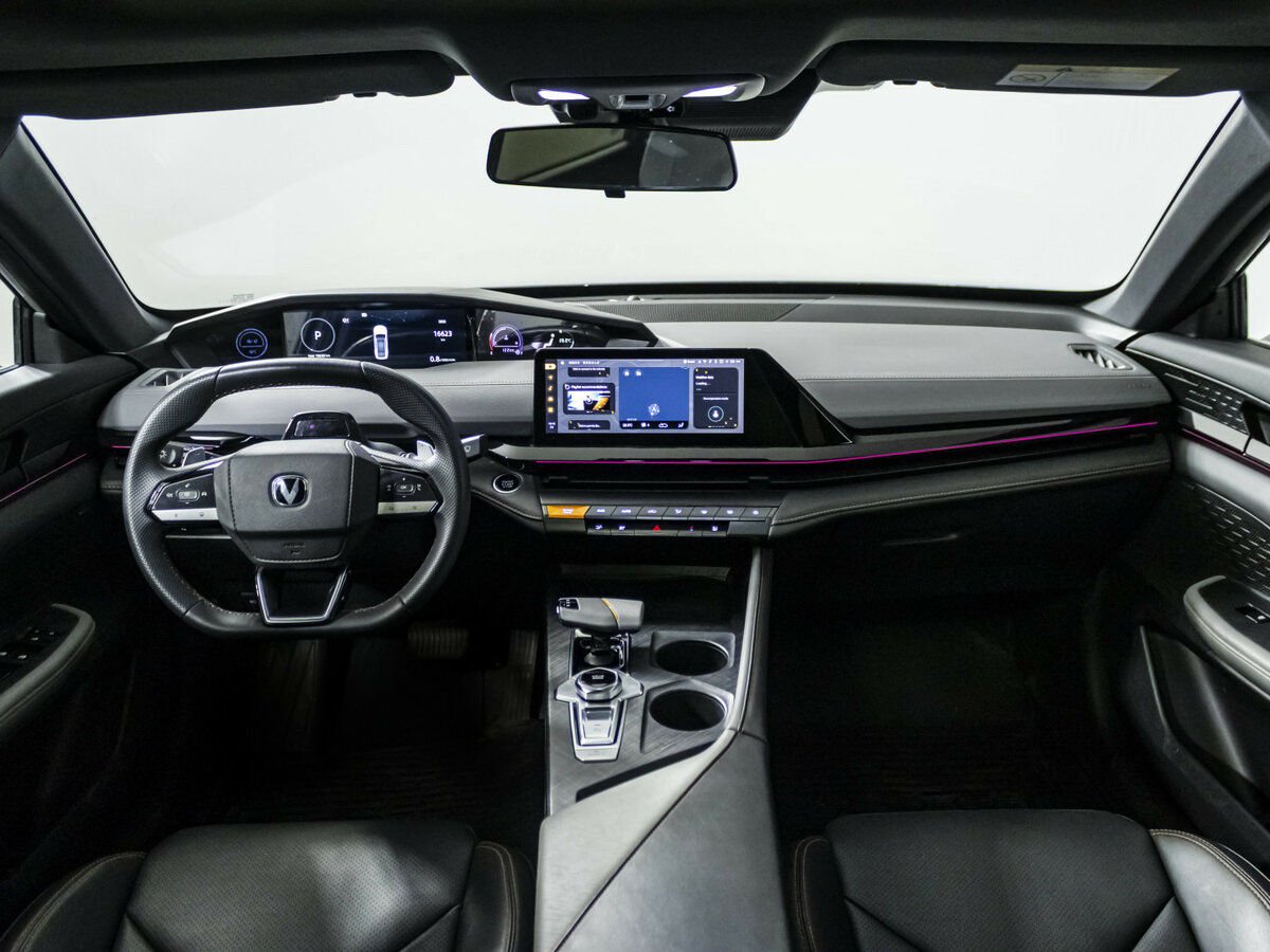 Changan UNI-V с пробегом — 2023 год. Фото: #13