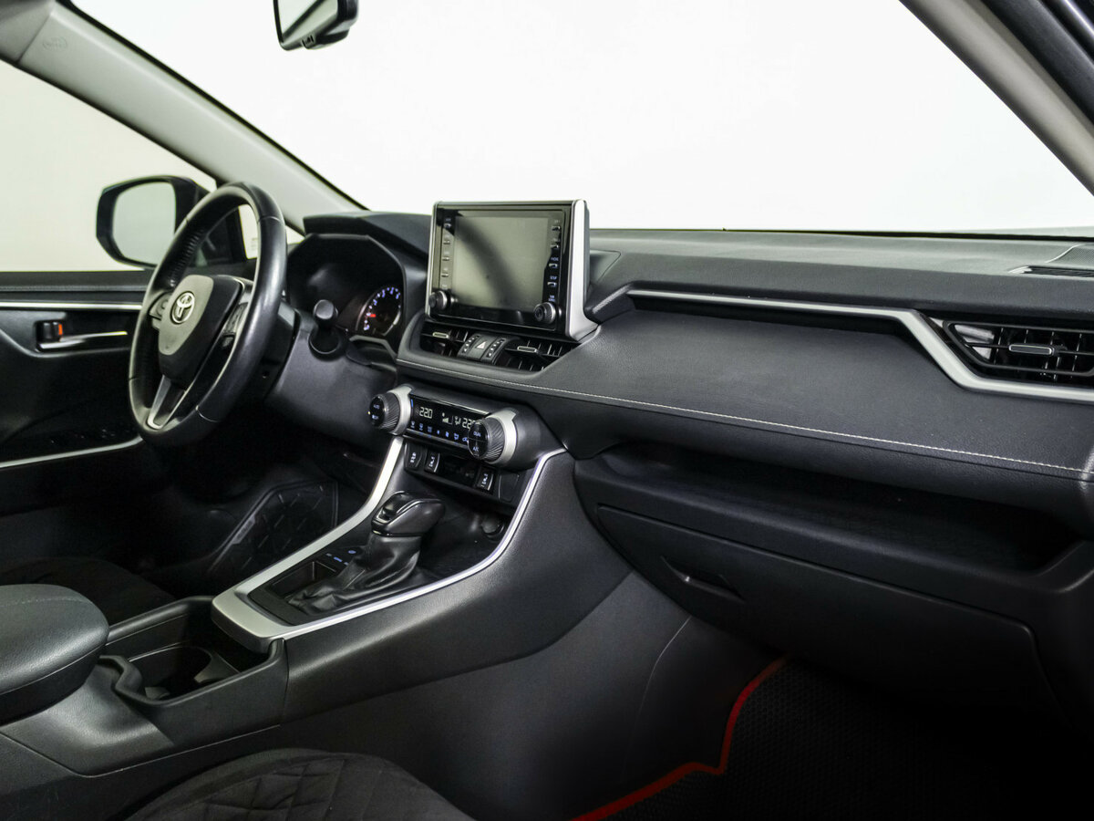 Toyota RAV4 с пробегом — 2020 год. Фото: #6