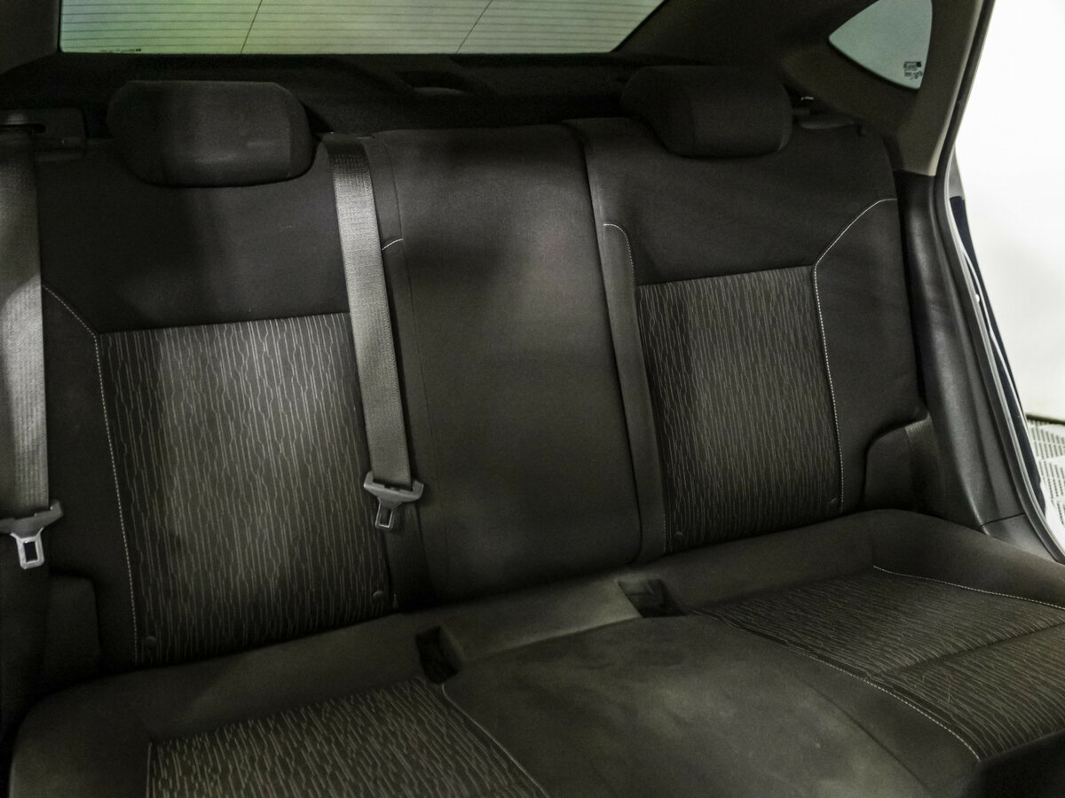 Opel Astra с пробегом — 2013 год. Фото: #11