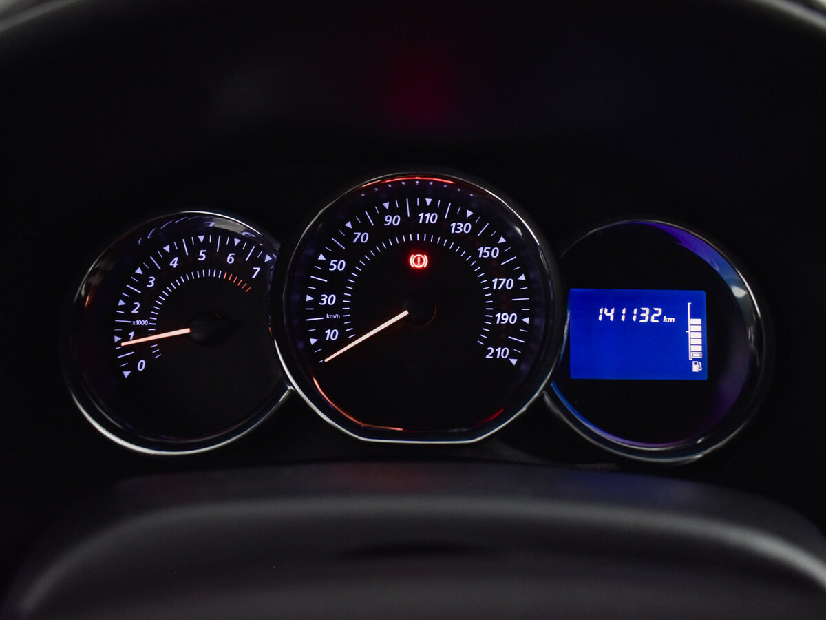 Renault Sandero с пробегом — 2016 год. Фото: #18