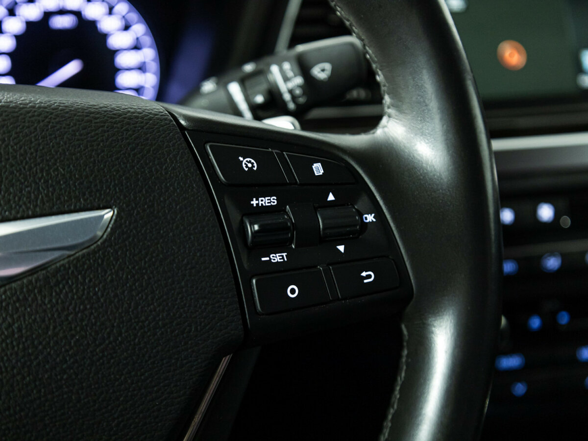 Hyundai Genesis с пробегом — 2015 год. Фото: #14