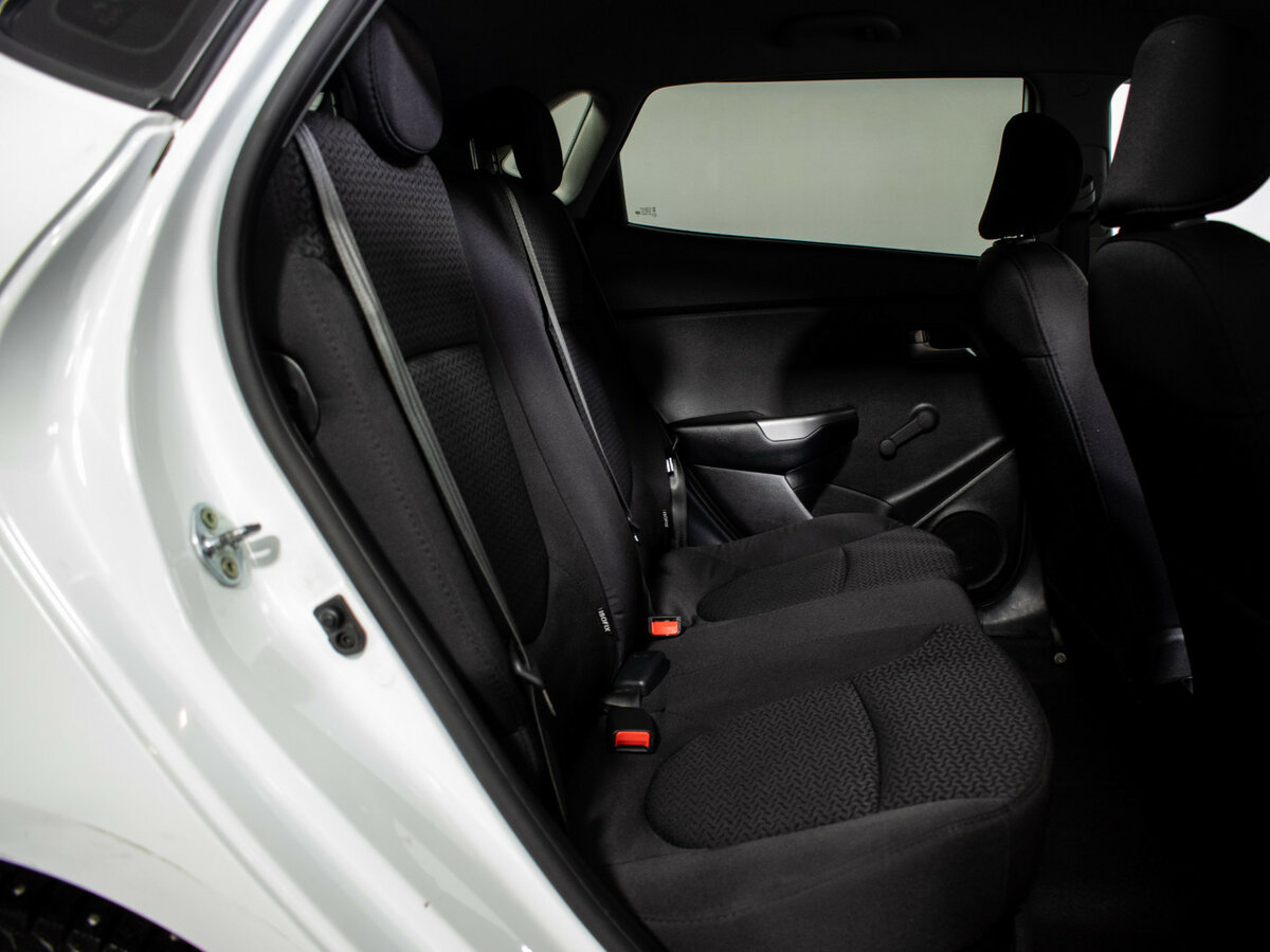 Kia Rio с пробегом — 2015 год. Фото: #8