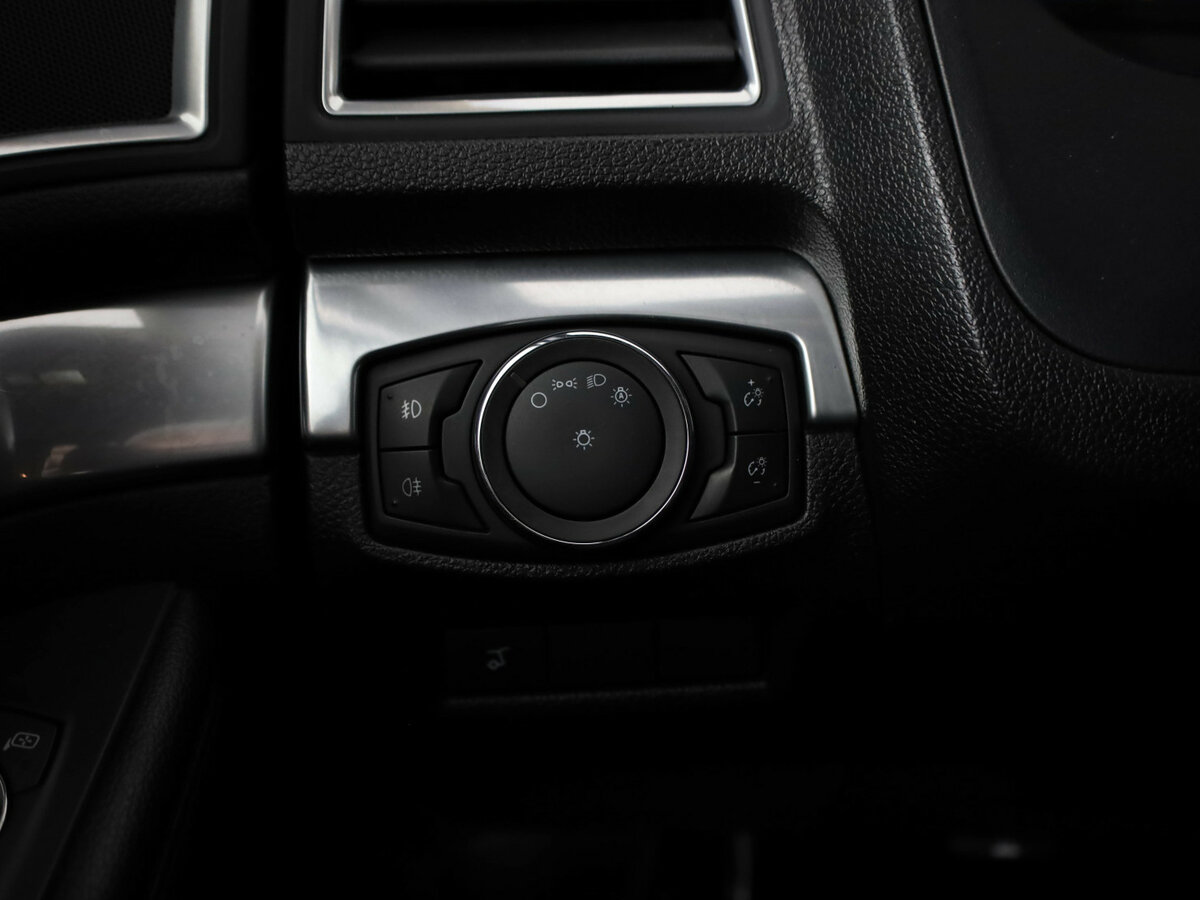 Ford Explorer с пробегом — 2015 год. Фото: #16