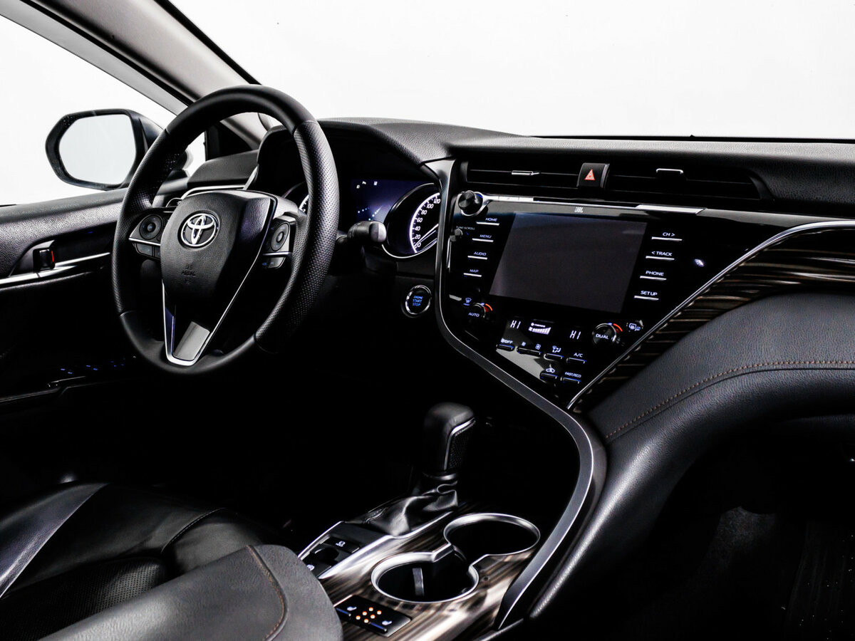Toyota Camry с пробегом — 2019 год. Фото: #8