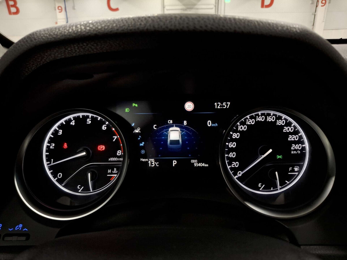 Toyota Camry с пробегом — 2020 год. Фото: #12