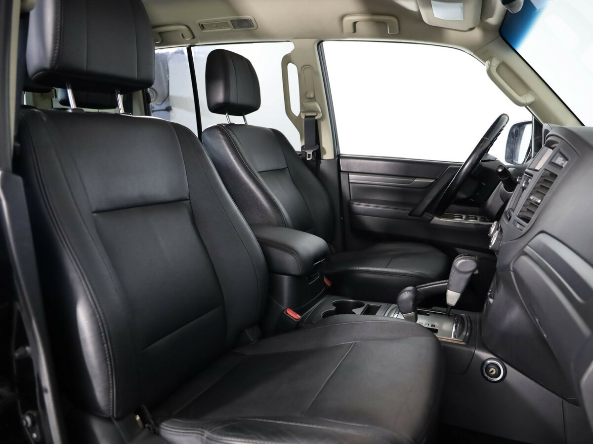 Mitsubishi Pajero с пробегом — 2013 год. Фото: #11