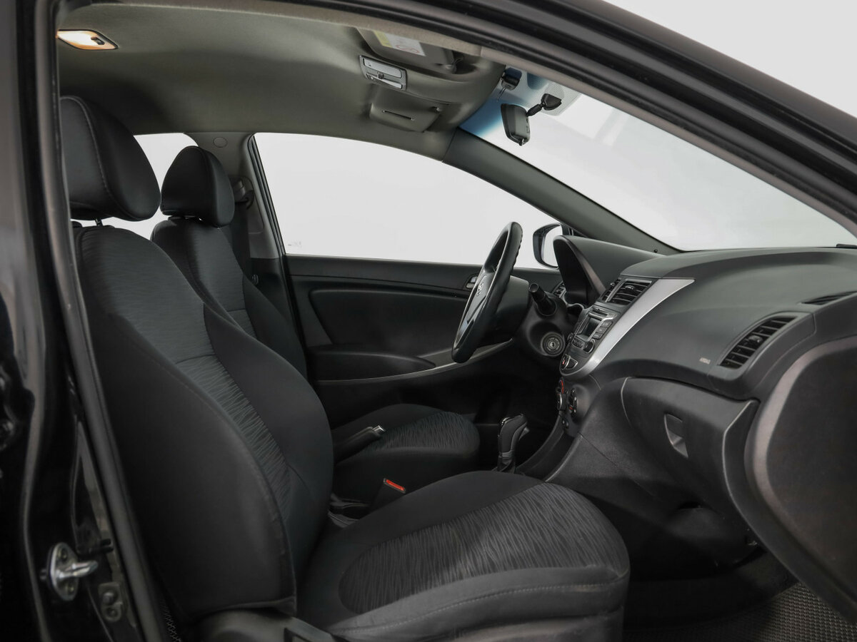 Hyundai Solaris с пробегом — 2016 год. Фото: #16