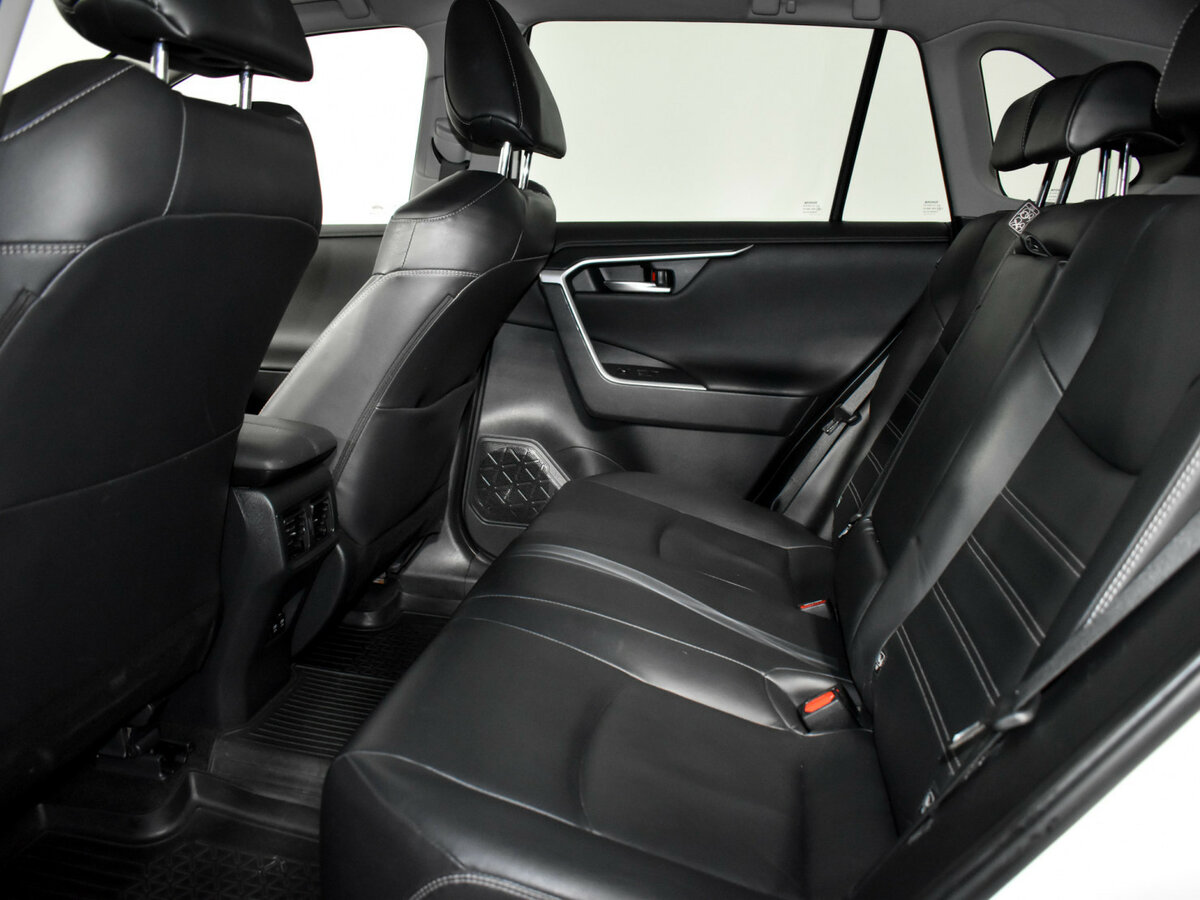 Toyota RAV4 с пробегом — 2019 год. Фото: #10