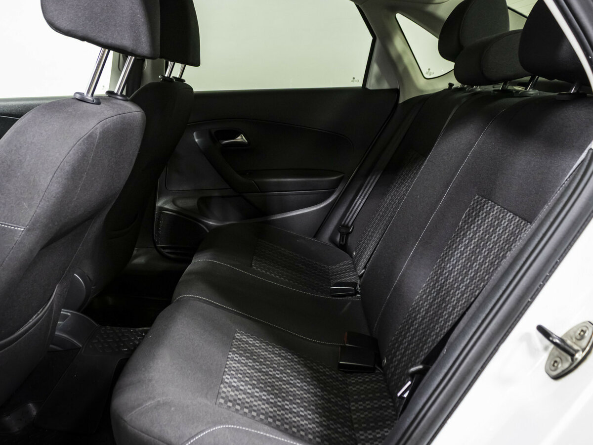 Volkswagen Polo с пробегом — 2016 год. Фото: #11