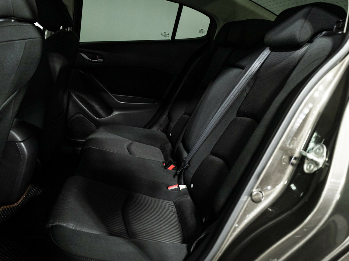 Mazda 3 с пробегом — 2014 год. Фото: #9