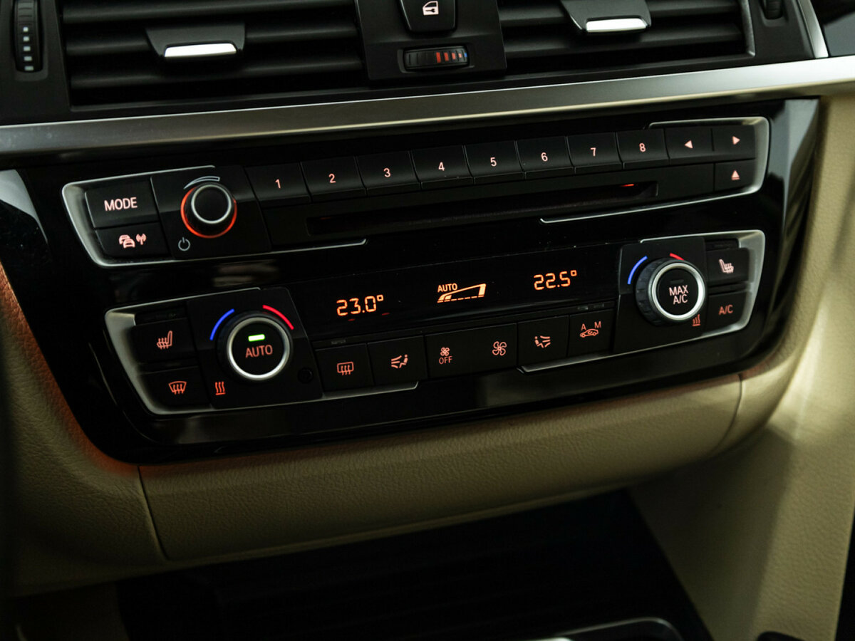 BMW 3 серии с пробегом — 2015 год. Фото: #15