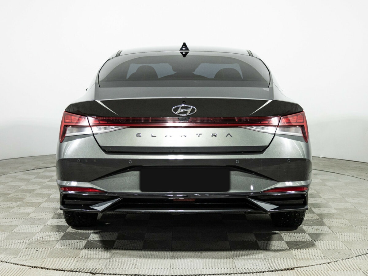 Hyundai Elantra с пробегом — 2022 год. Фото: #5