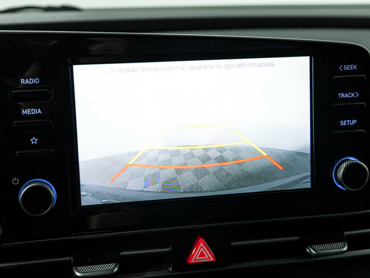 Hyundai Elantra с пробегом — 2022 год. Фото: #13