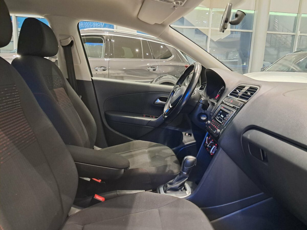 Volkswagen Polo с пробегом — 2017 год. Фото: #10