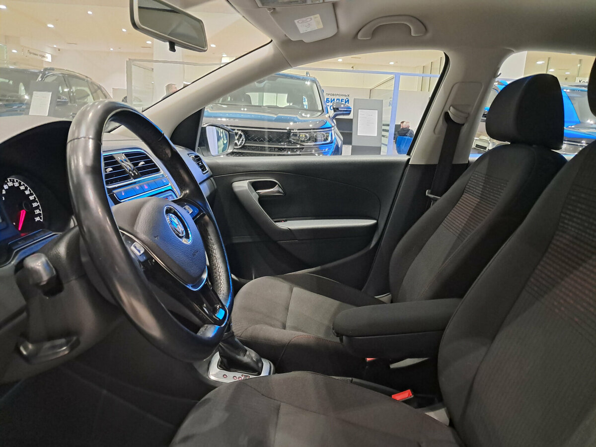 Volkswagen Polo с пробегом — 2017 год. Фото: #15