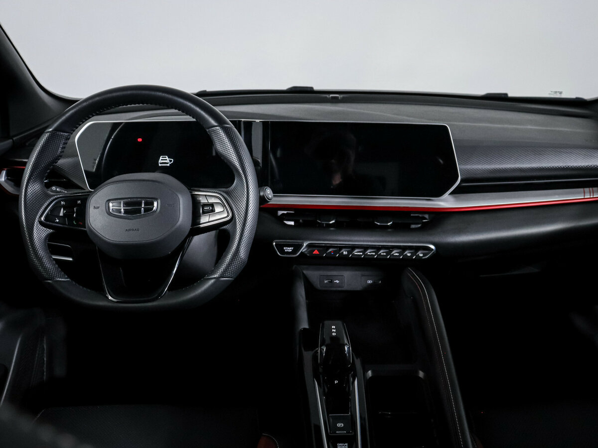 Geely Coolray с пробегом — 2024 год. Фото: #9