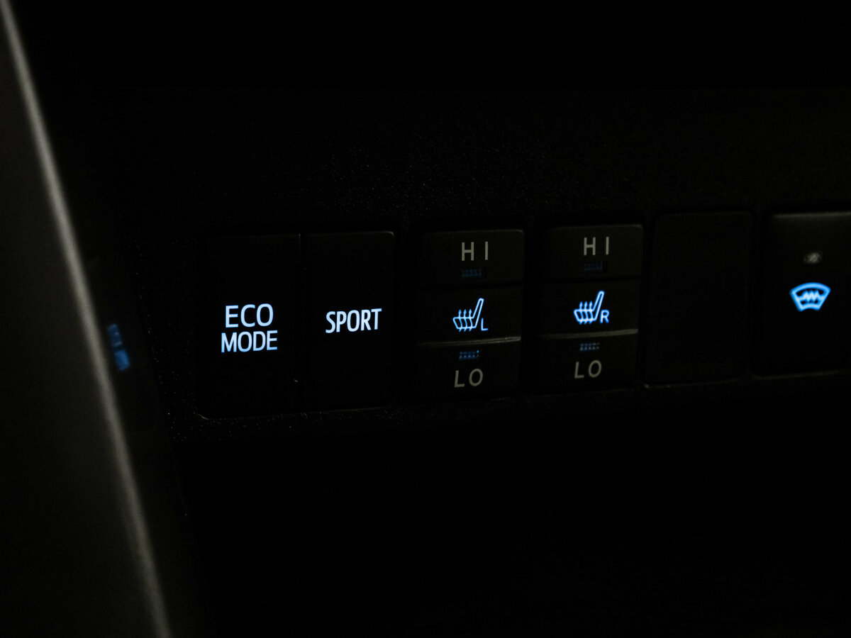 Toyota RAV4 с пробегом — 2018 год. Фото: #13