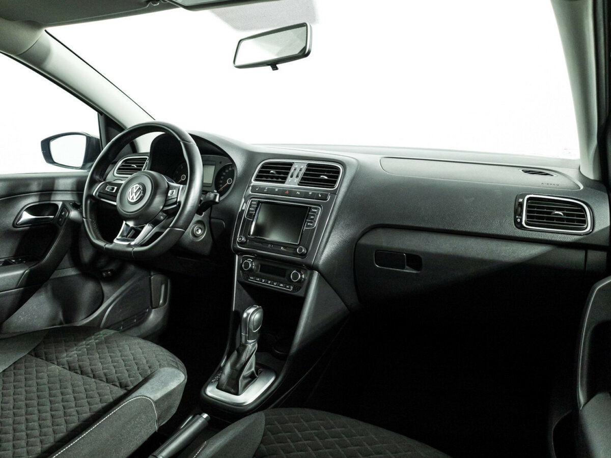 Volkswagen Polo с пробегом — 2018 год. Фото: #8