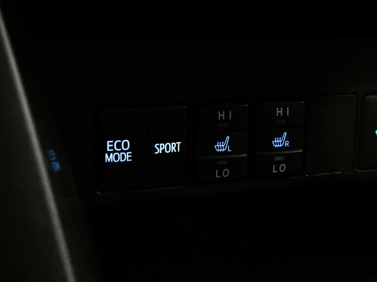 Toyota RAV4 с пробегом — 2018 год. Фото: #12