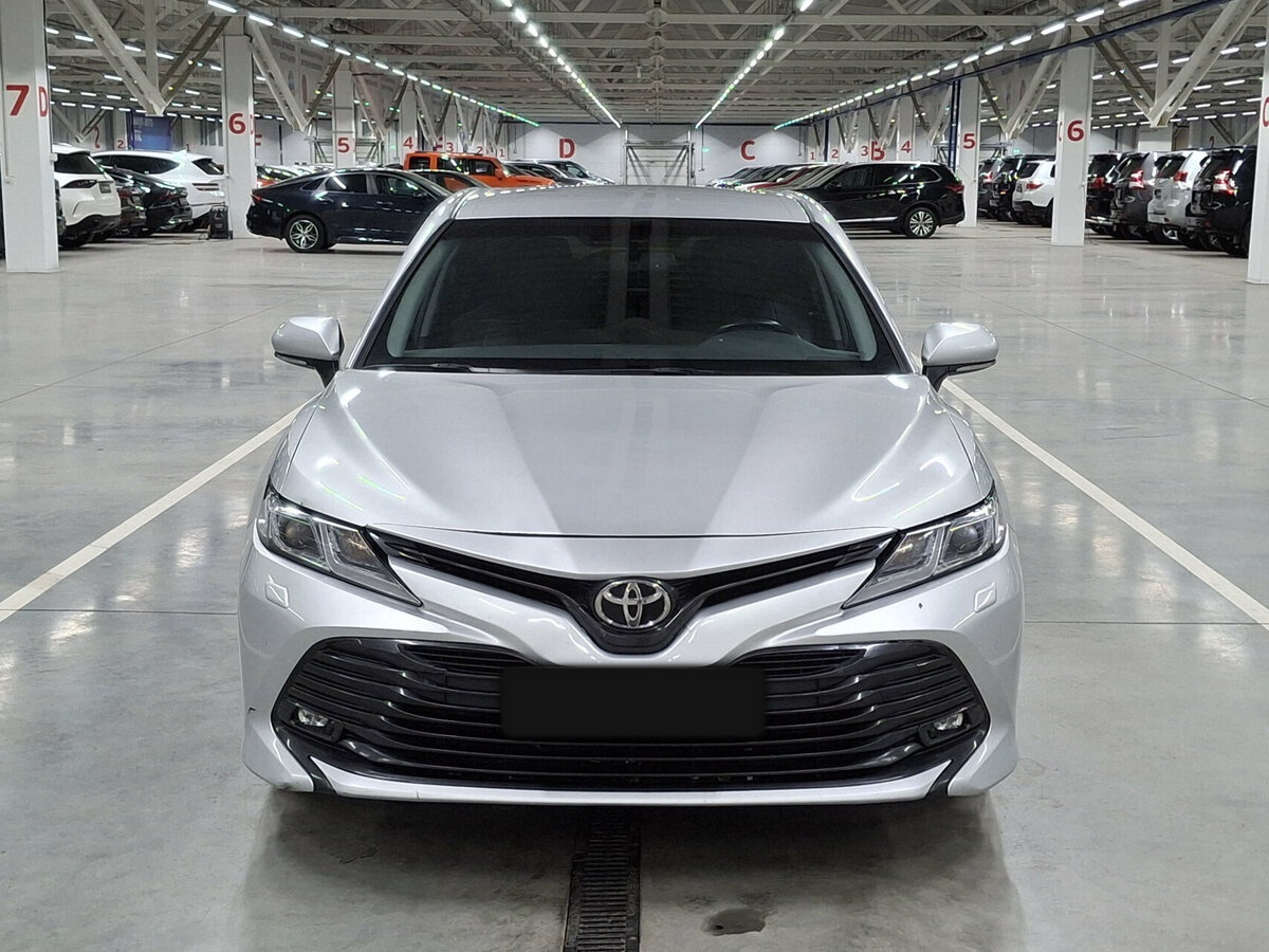 Toyota Camry с пробегом — 2018 год. Фото: #1