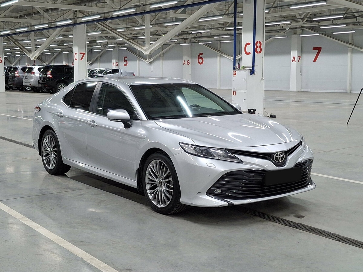 Toyota Camry с пробегом — 2018 год. Фото: #2