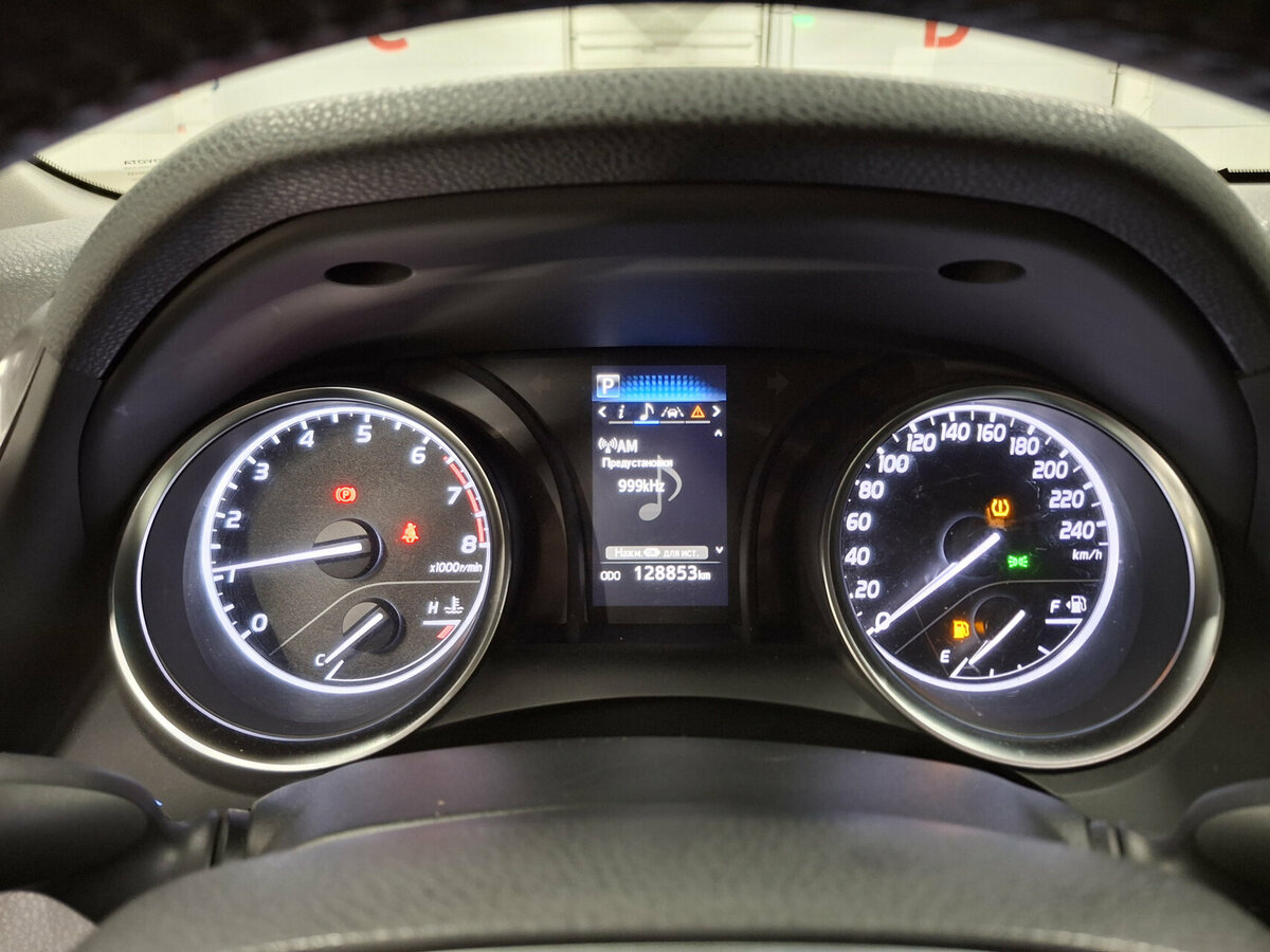 Toyota Camry с пробегом — 2018 год. Фото: #11